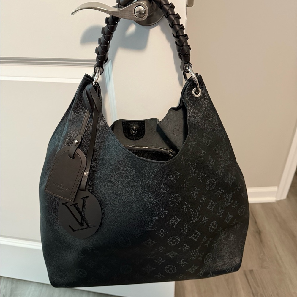 Brand New Louis Vuitton Empreinte Mahina Hobo - NEVER USED!